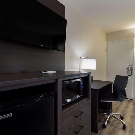 Quality Inn Coliseum Норт Чарлстън Екстериор снимка