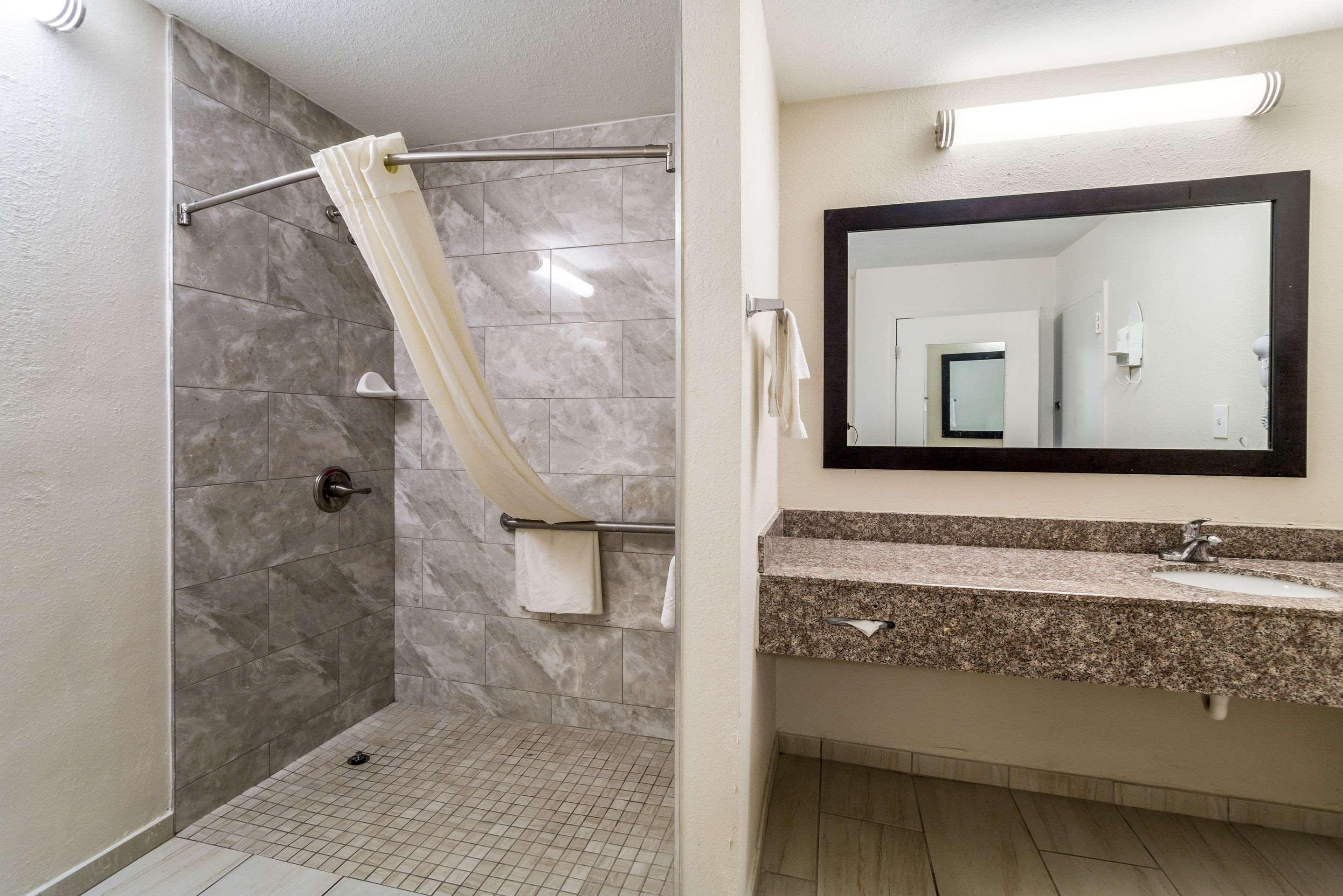 Quality Inn Coliseum Норт Чарлстън Екстериор снимка
