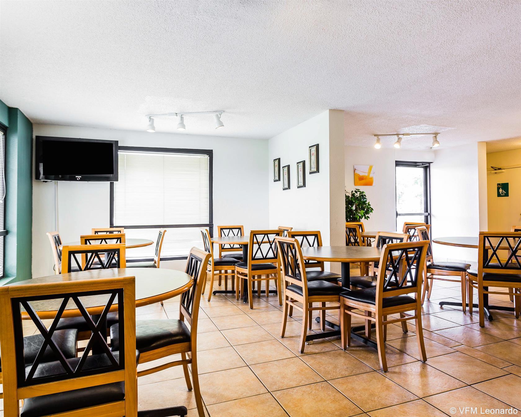 Quality Inn Coliseum Норт Чарлстън Екстериор снимка