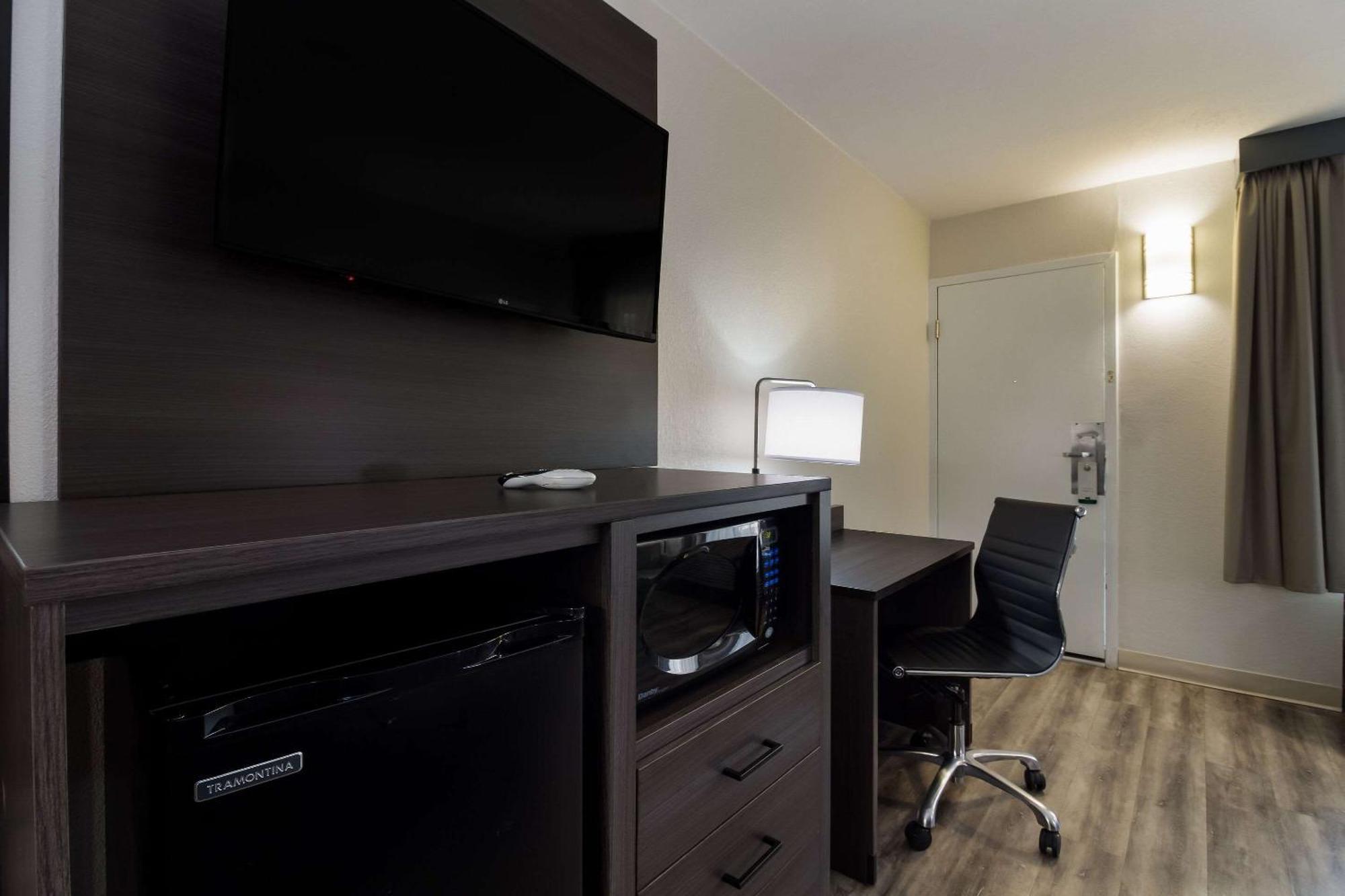 Quality Inn Coliseum Норт Чарлстън Екстериор снимка