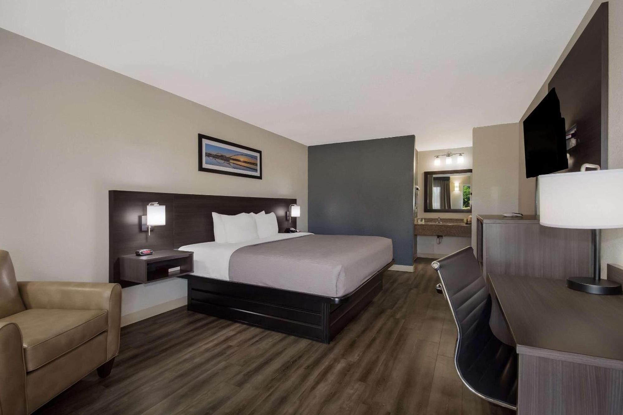 Quality Inn Coliseum Норт Чарлстън Екстериор снимка