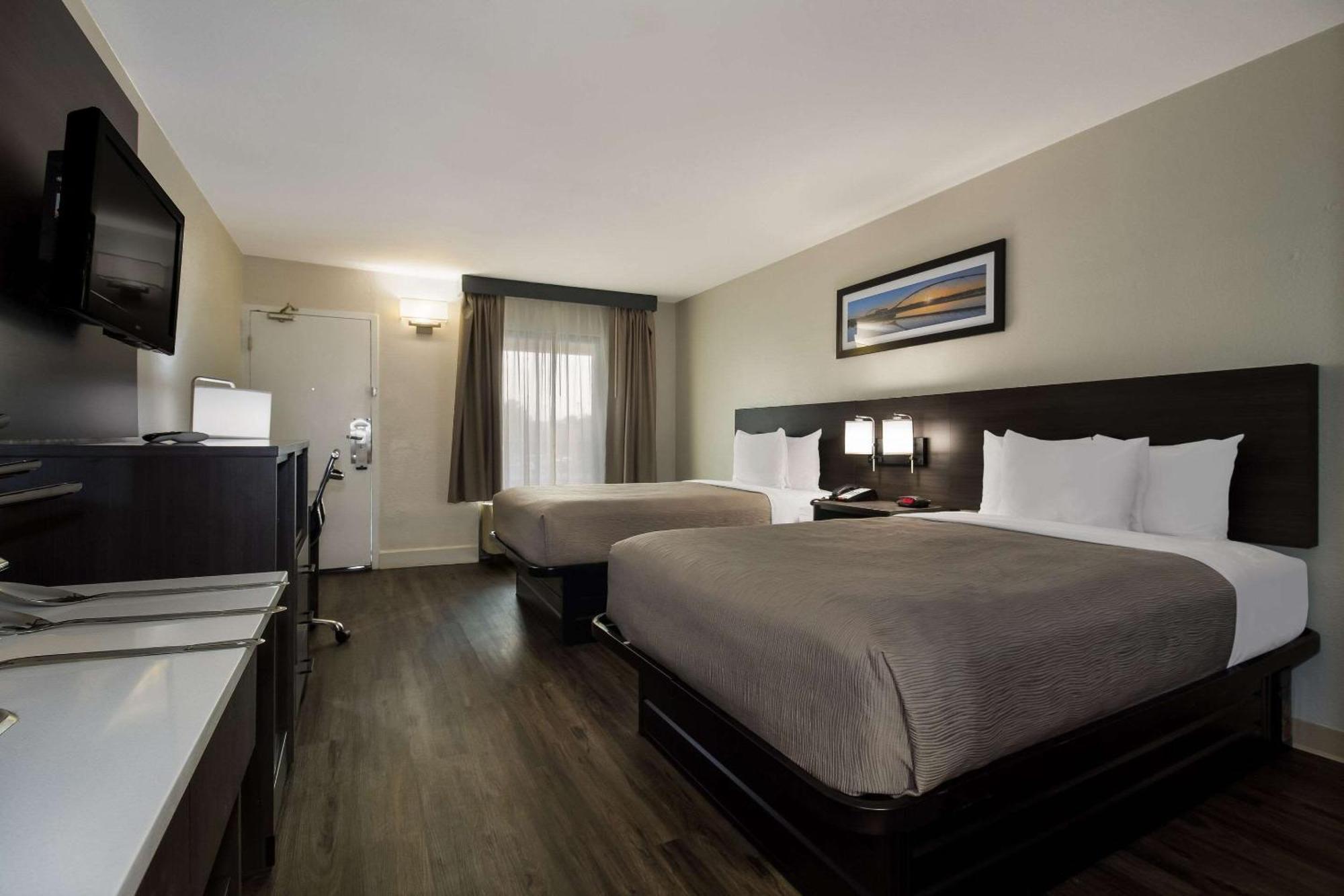 Quality Inn Coliseum Норт Чарлстън Екстериор снимка