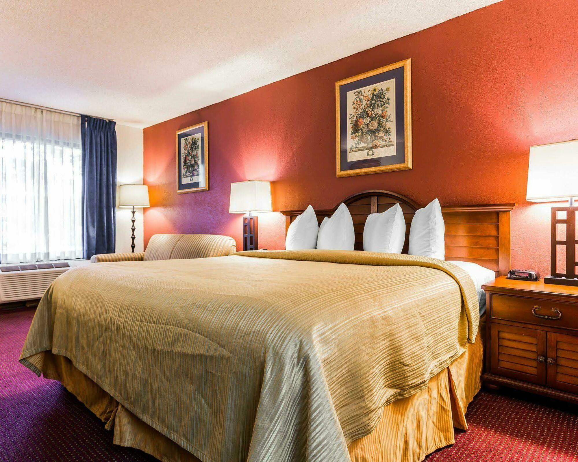 Quality Inn Coliseum Норт Чарлстън Екстериор снимка
