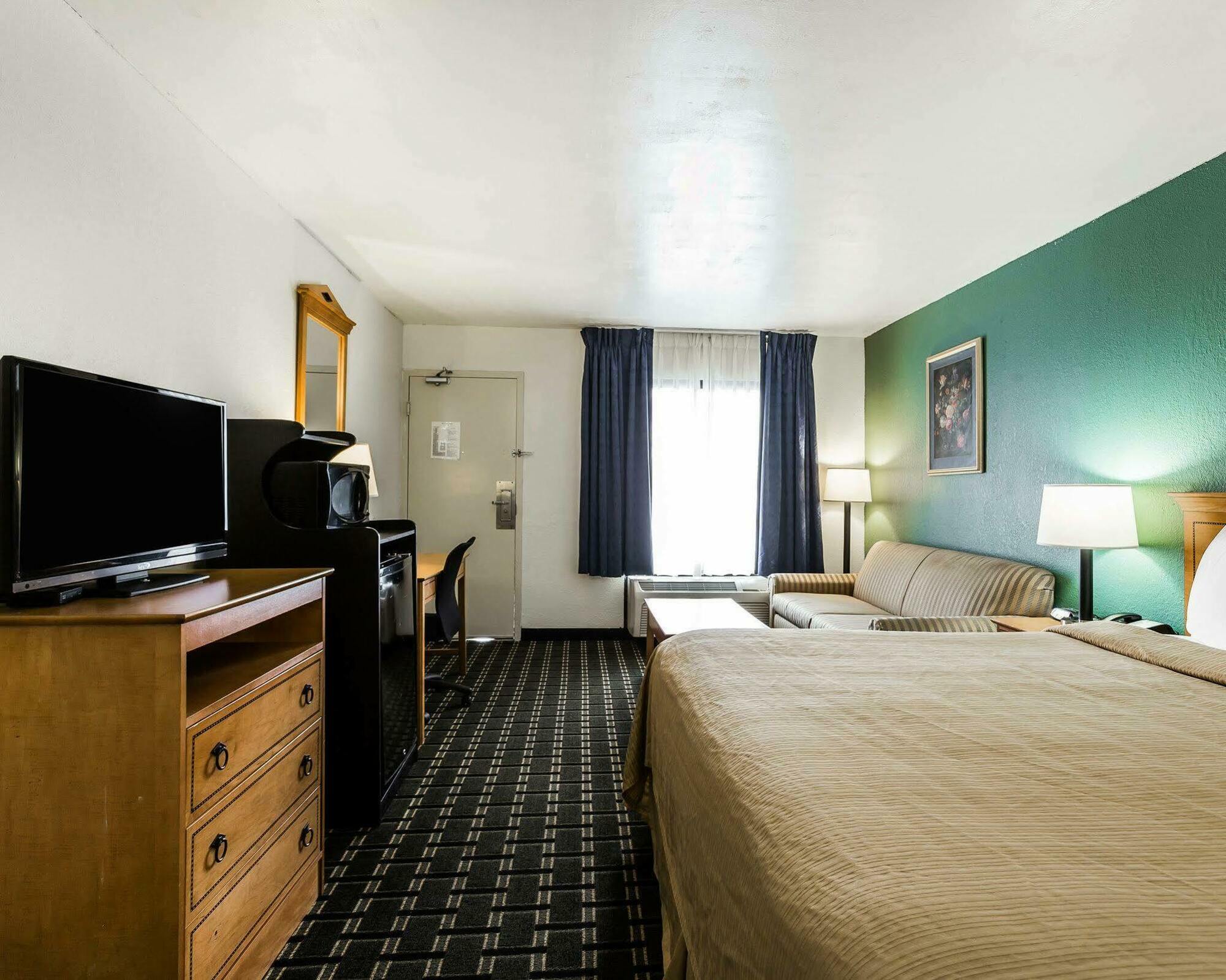 Quality Inn Coliseum Норт Чарлстън Екстериор снимка